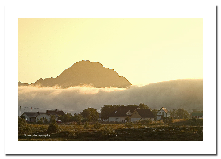 Lofoten - Anrollende Nebelbank am Abend